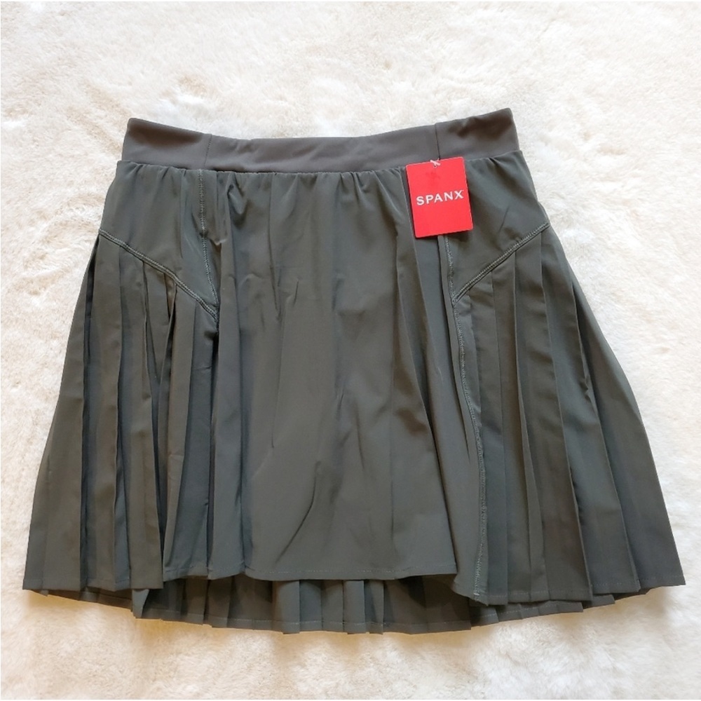 Spanx Get Moving Pleated Skort in Dark Palm Size Small